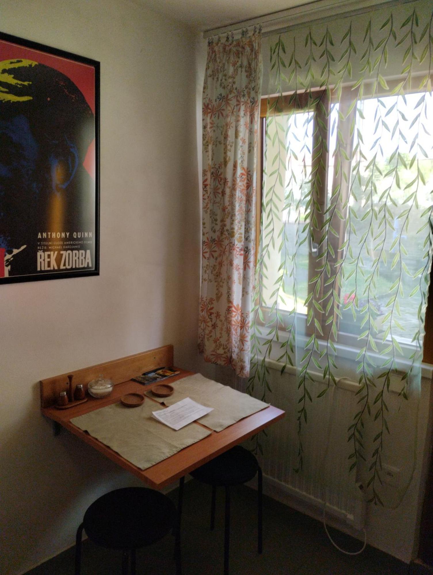 Male Utulne Studio S Koupelnou A Kuchynkou Svinarov 외부 사진